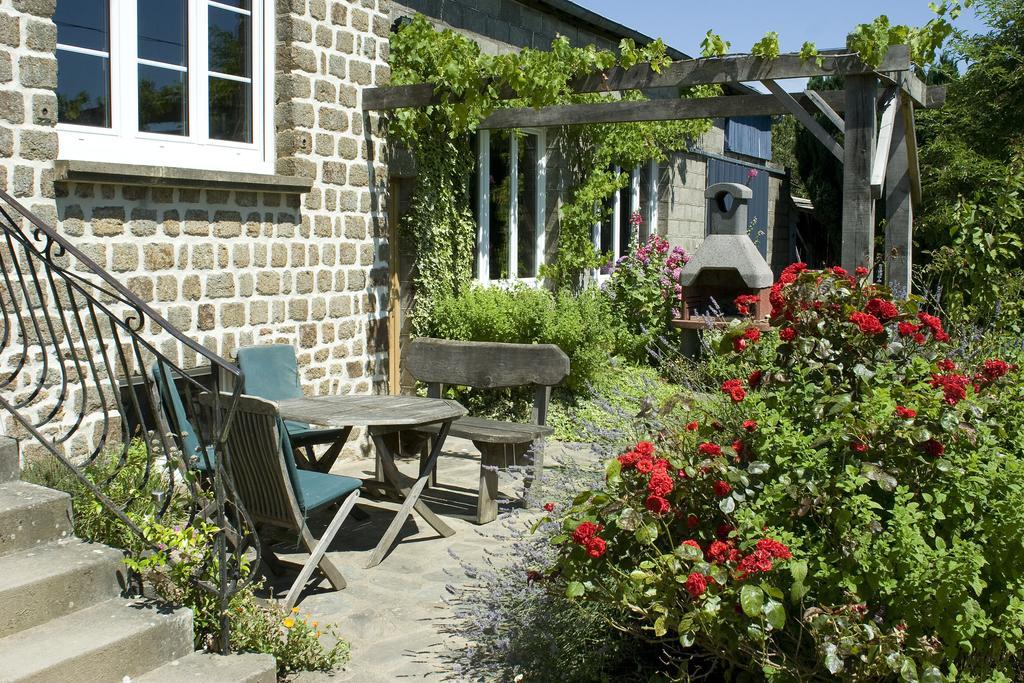 La Nesliere Chambres D'Hotes Bio Saint-Symphorien-des-Monts ภายนอก รูปภาพ