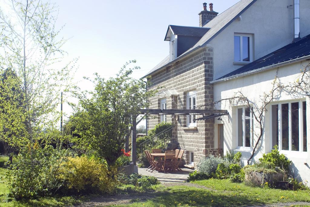 La Nesliere Chambres D'Hotes Bio Saint-Symphorien-des-Monts ภายนอก รูปภาพ