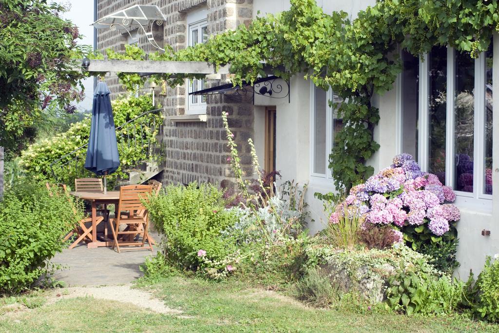 La Nesliere Chambres D'Hotes Bio Saint-Symphorien-des-Monts ภายนอก รูปภาพ